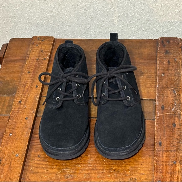 UGG Neumel Black Suede ankle boot. Wool lined Heritage Chukka. Women’s 8 - Picture 10 of 10